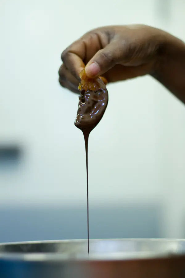 Confection artisanale de chocolat