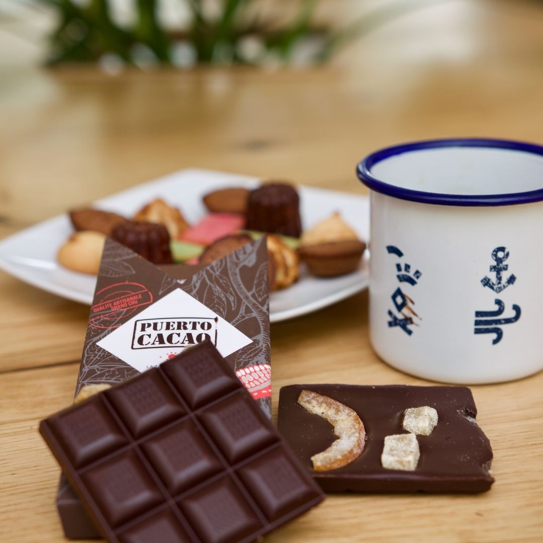 Tablette de chocolat noir bio aux morceaux d’écorce d’orange amère et de gingembre confit